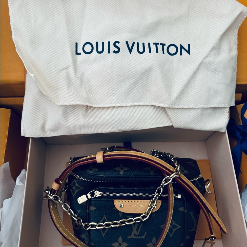 Louis Vuitton Mini Bumbag - Authentic - Picture 5 of 6